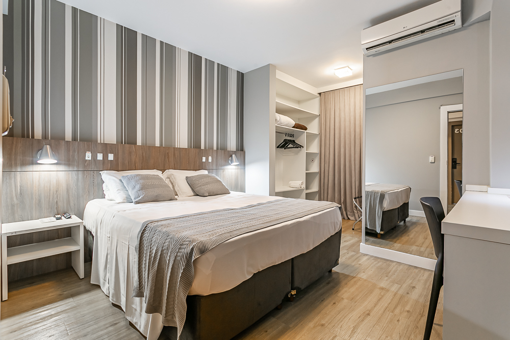 Quarto moderno e confortável